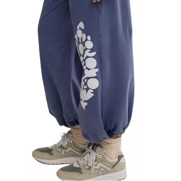 FP Movement Women's Hot Shot Logo Crossover 2-Piece Set✨ - Picture 10 of 12